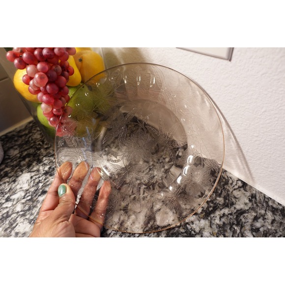 Vtg 1930s Jeanette pink depression glass plate 9in round with embossed palm - Picture 4 of 4